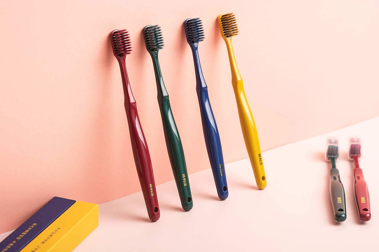 朗利洁宫廷风彩碳臻护软毛牙刷