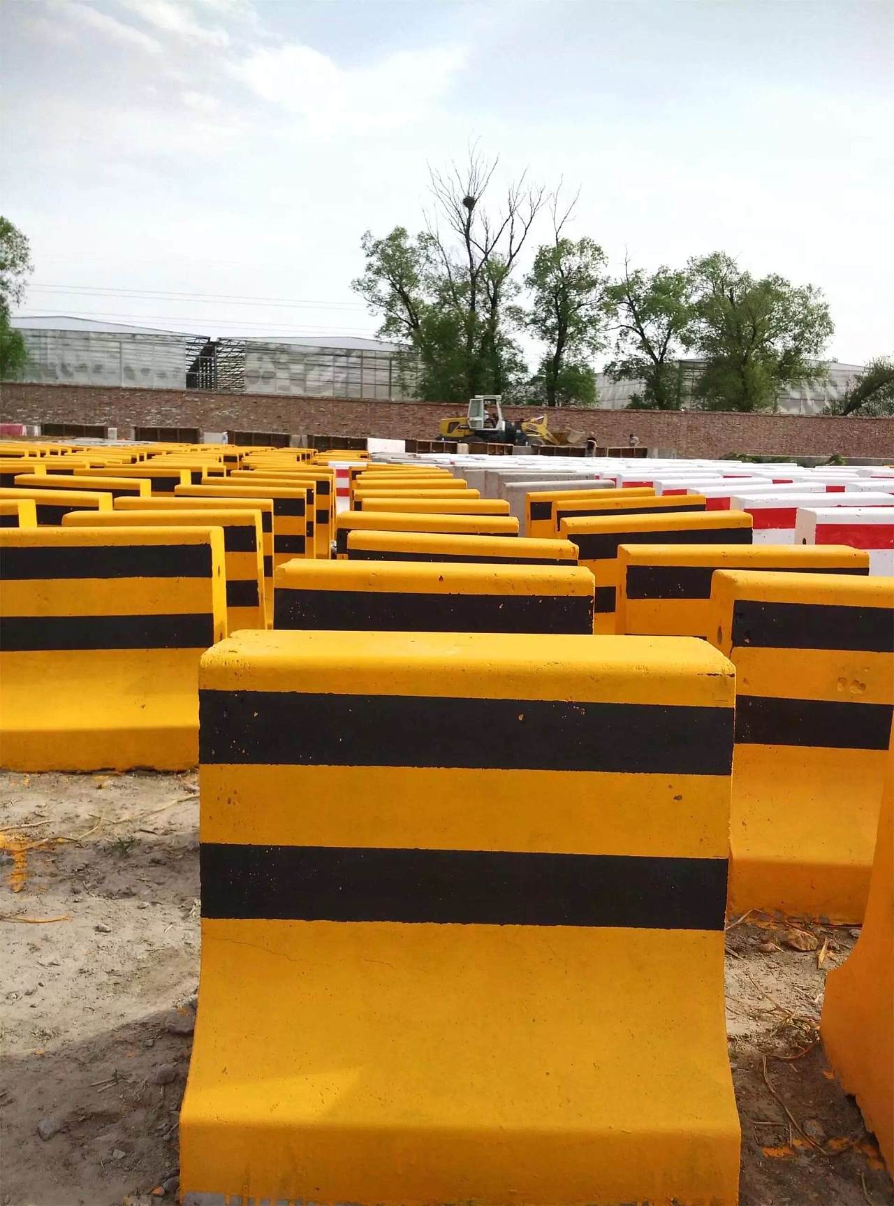 专业生产水泥预制件的工厂