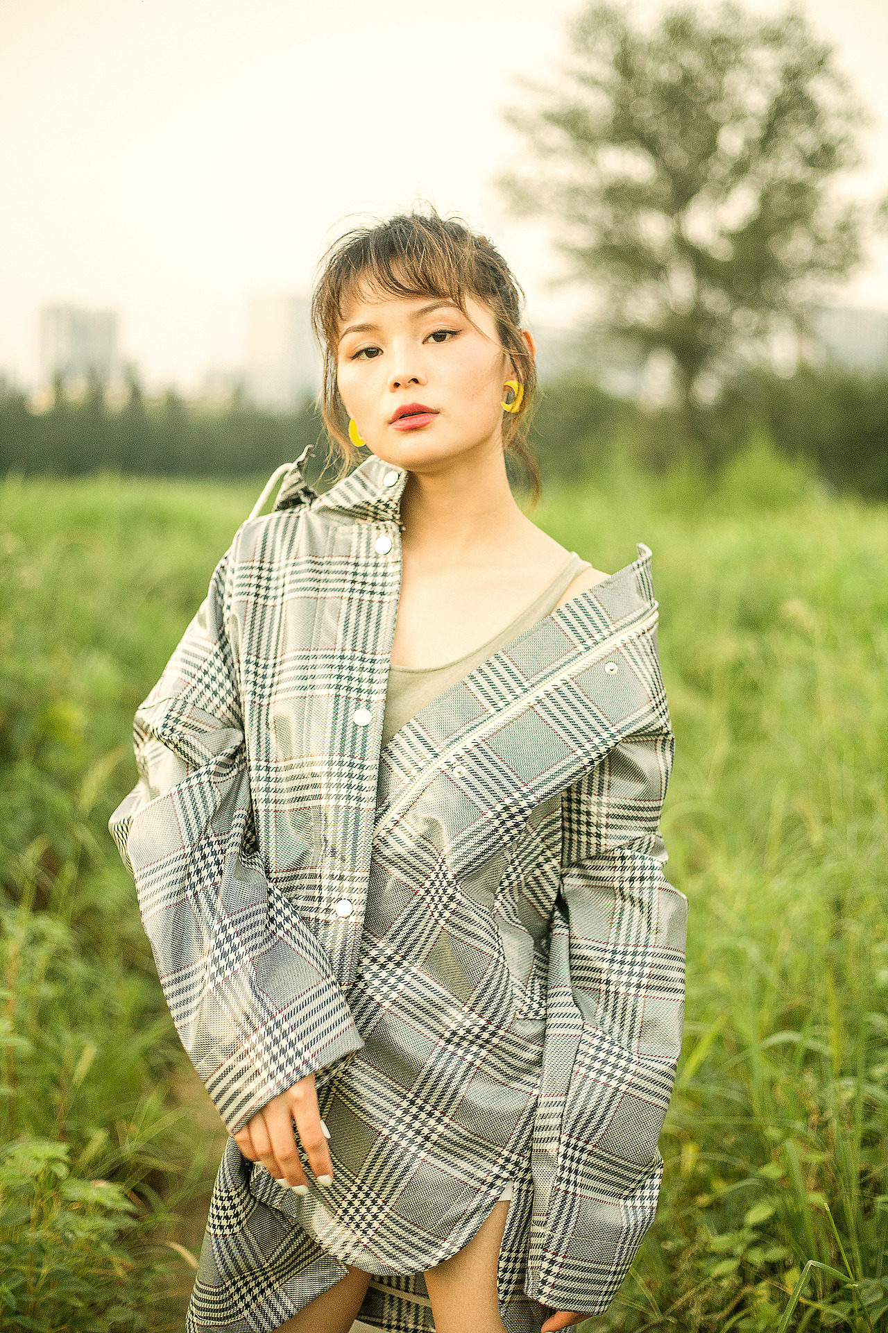 草地与树|摄影|人像摄影|紫锋joeyce_原创作品-站酷zcool