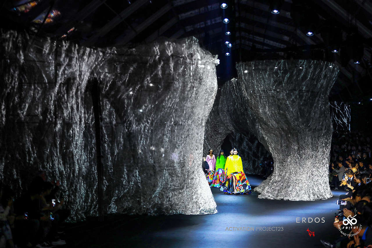 SPIRAL | 上海ERDOS 蔓衍 2019秋冬大秀 视听装置现场