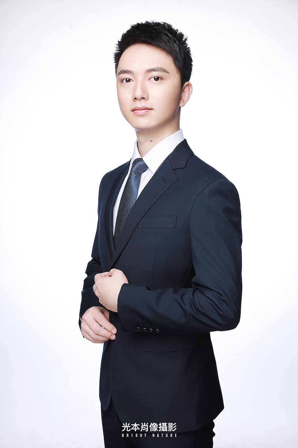 纵横职场的一张职业形象照