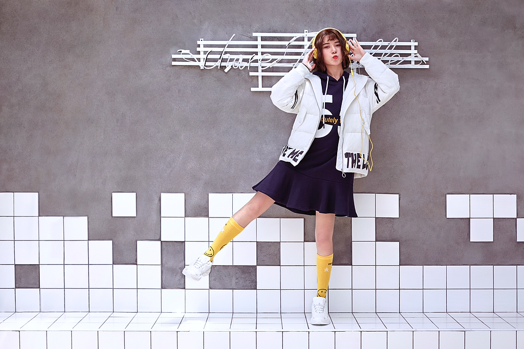 微距创意艾格服装灯箱片修图