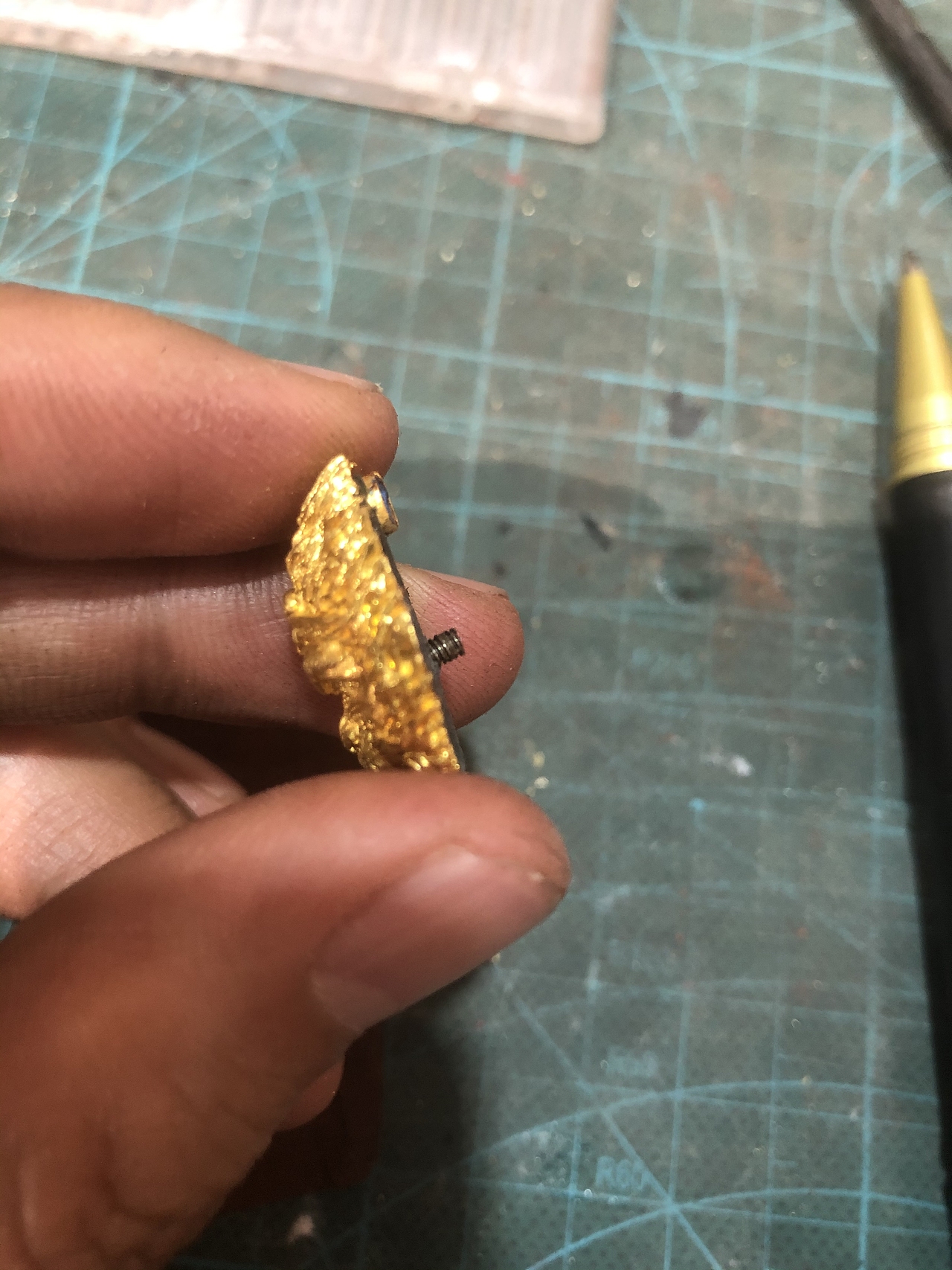 在纯金上的榫卯结构