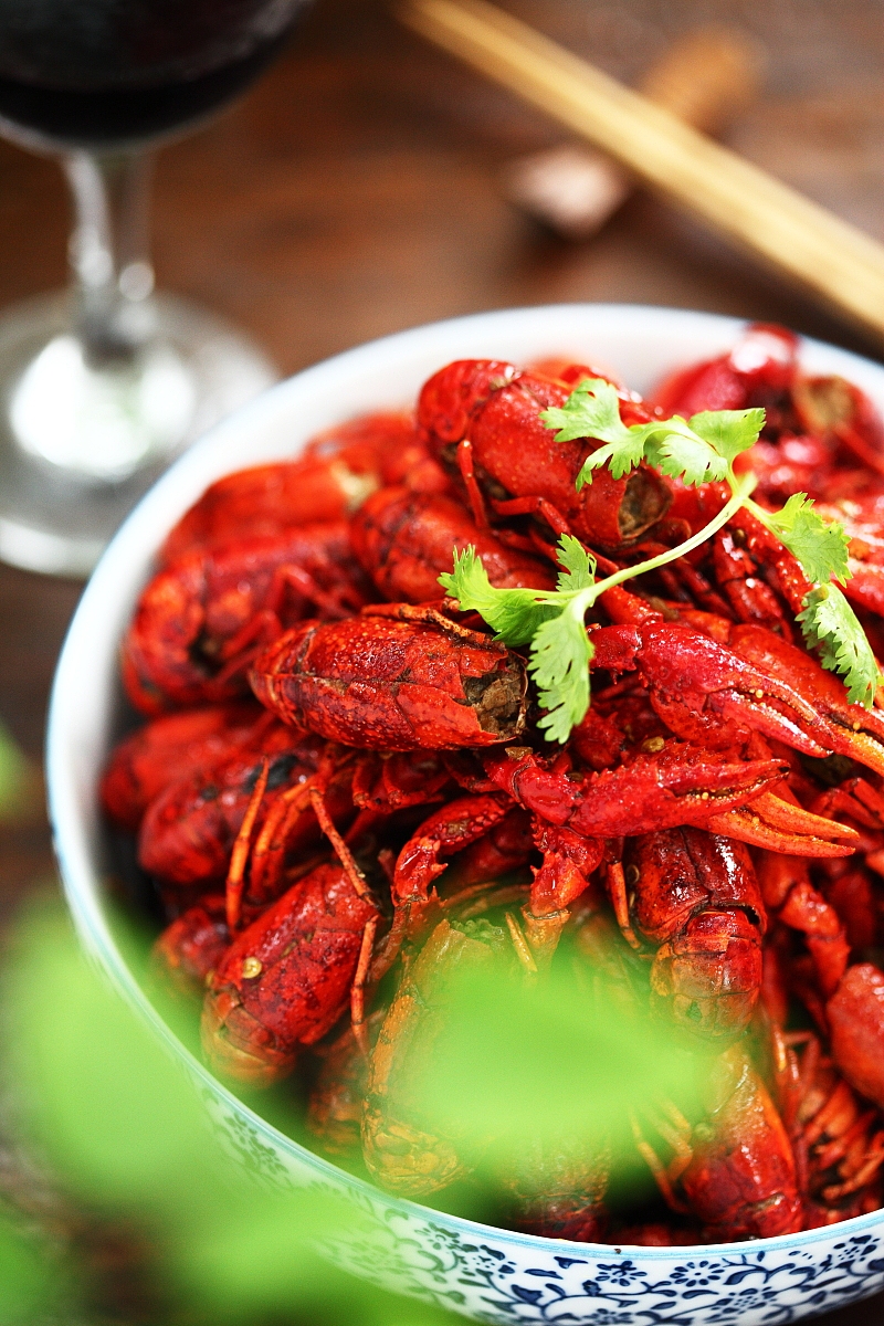 菜男油焖大虾，更新菜谱，淡定不了今天晚上宵夜就吃这个吧（图ZMTYwMzMwODg=） - 产品摄影 - 站酷设计师菜男原创素材 - 站酷ZCOOL