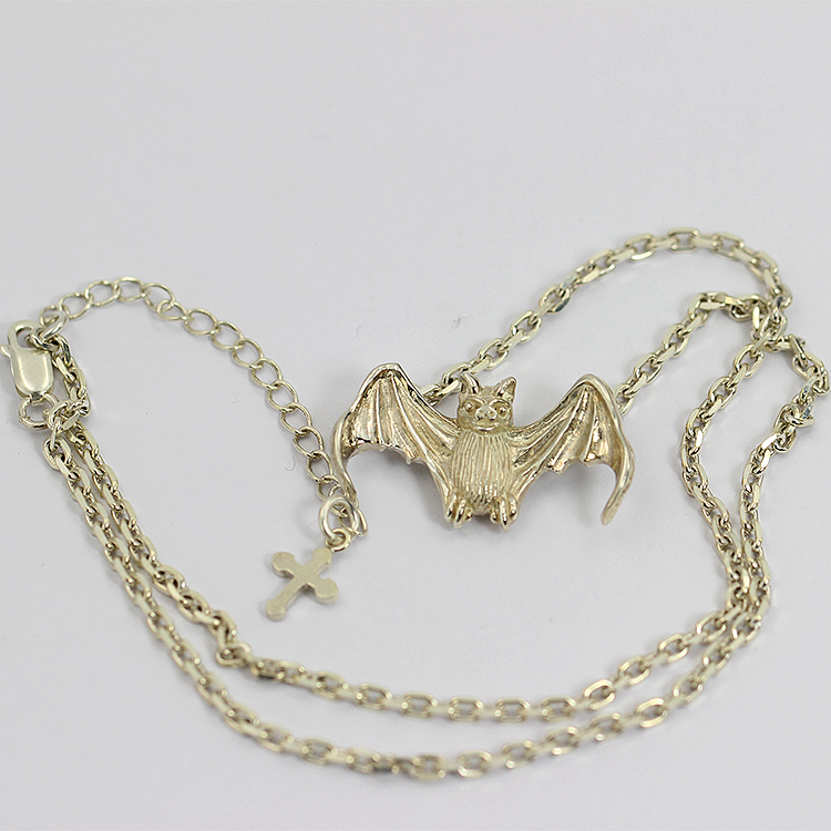 大蝙蝠锁骨链,2.3mm细太角,延长链约5cm。