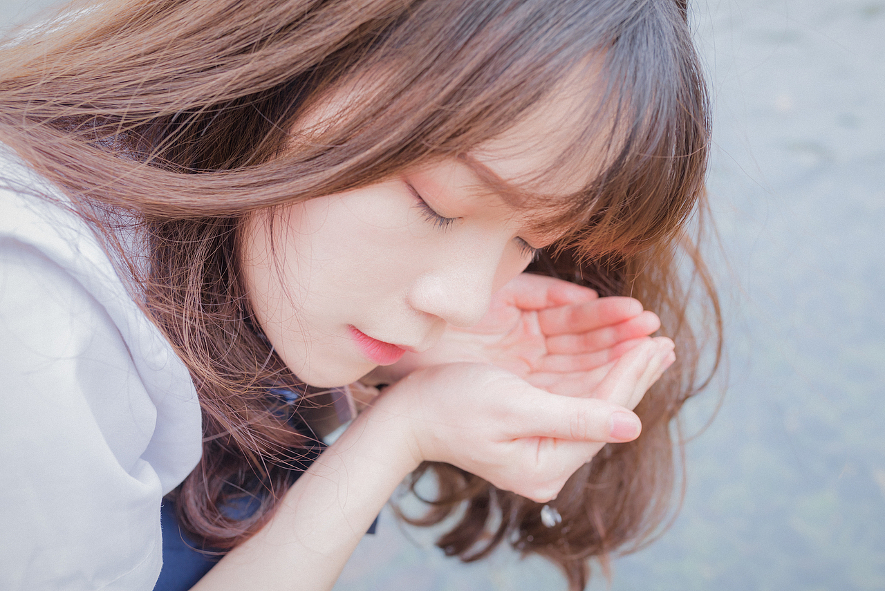 轻风吹拂 少女冲鸭٩(ˊᗜˋ*)و（图ZMTM5ODcxNjQ4） - 人像摄影 - 站酷设计师是哒哒鸭原创素材 - 站酷ZCOOL