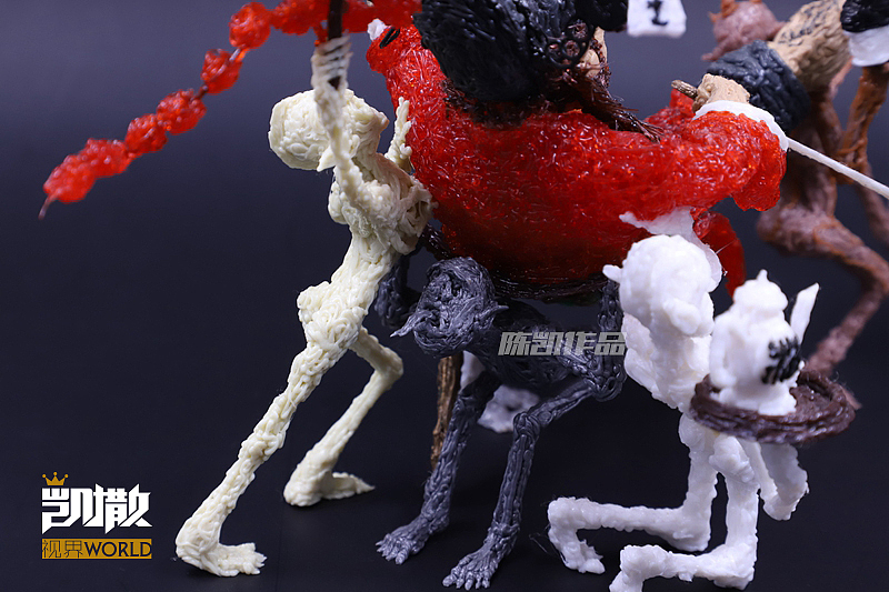 5、瓶鬼
<br>一手托着老大的肘,一手托着老大的酒,跪在地上愁眉苦脸。