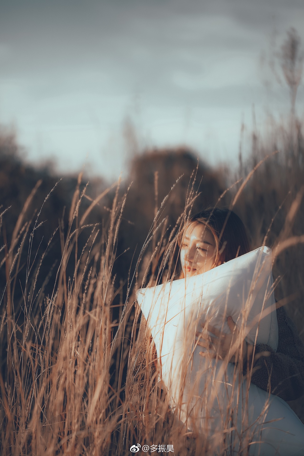 群山静默 侵蚀朝茫（图ZMTAxMzk3NTgw） - 人像摄影 - 站酷设计师多吃点饭duo原创素材 - 站酷ZCOOL