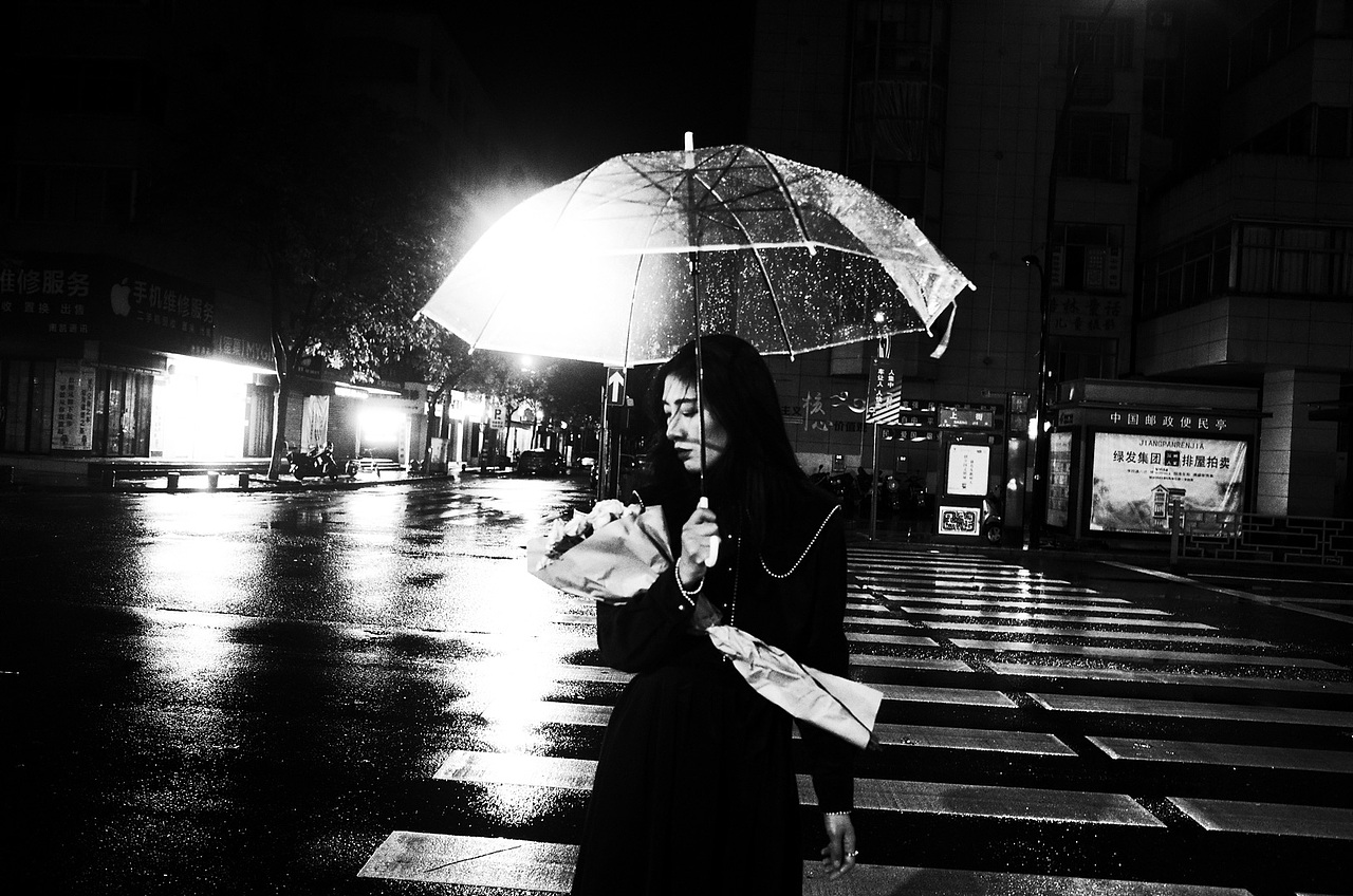 雨夜·街角（图ZMjc4OTYzMjMy） - 人像摄影 - 站酷设计师布衣圣贤原创素材 - 站酷ZCOOL
