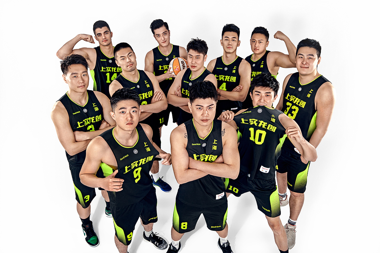 上实龙创篮球队定妆照