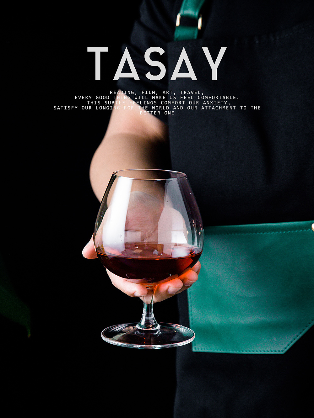 一组酒杯拍摄,手托着杯是为了把温度传递到酒里