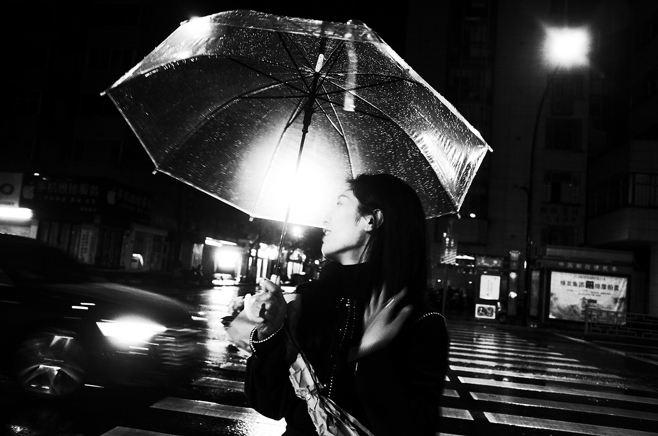 雨夜·街角（图ZMjc4OTYzMjIw） - 人像摄影 - 站酷设计师布衣圣贤原创素材 - 站酷ZCOOL