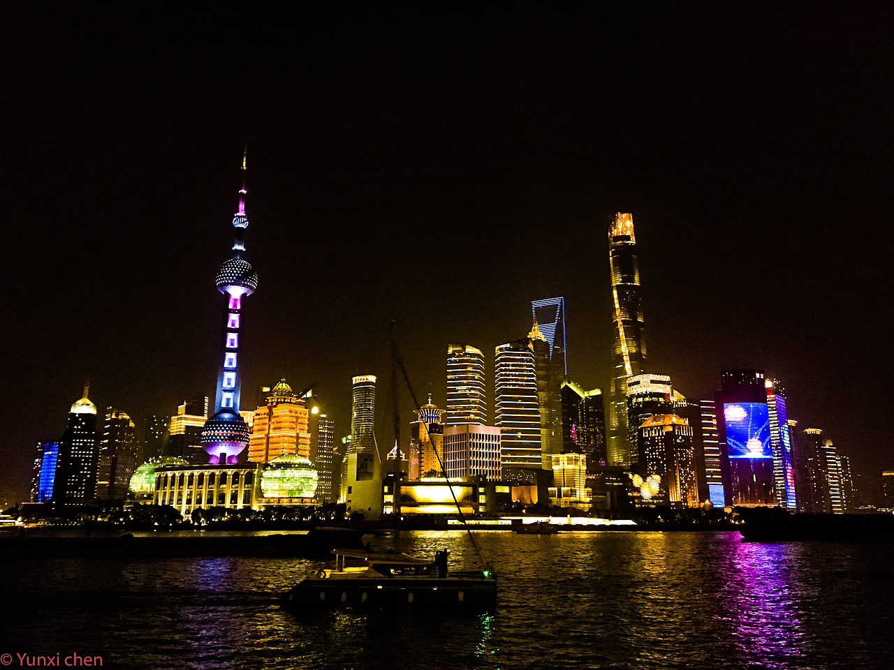 进博外滩灯光秀