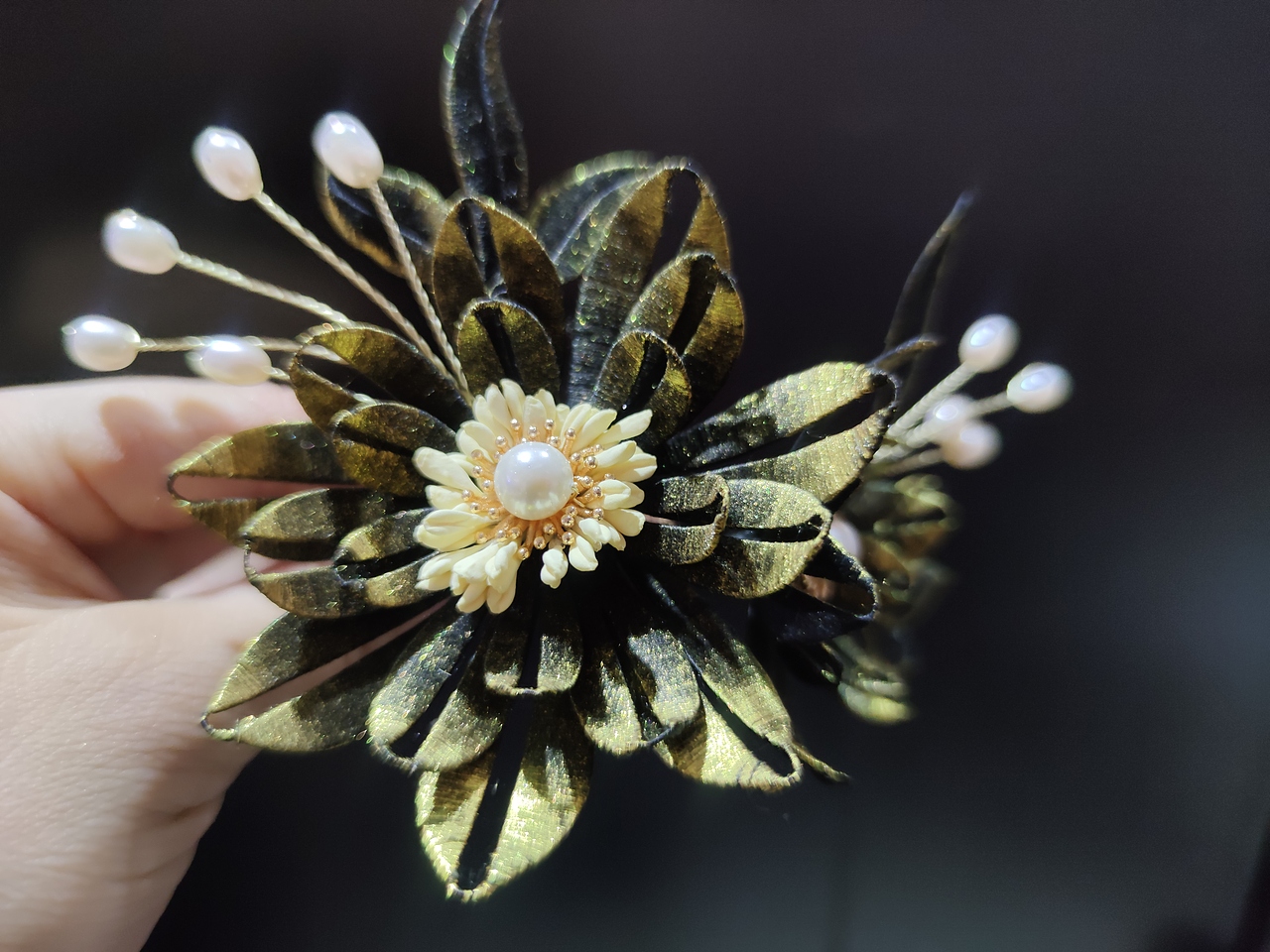 非遗缠花《金丝墨莲》|手工艺|工艺品设计|金水蒖_原创作品-站酷