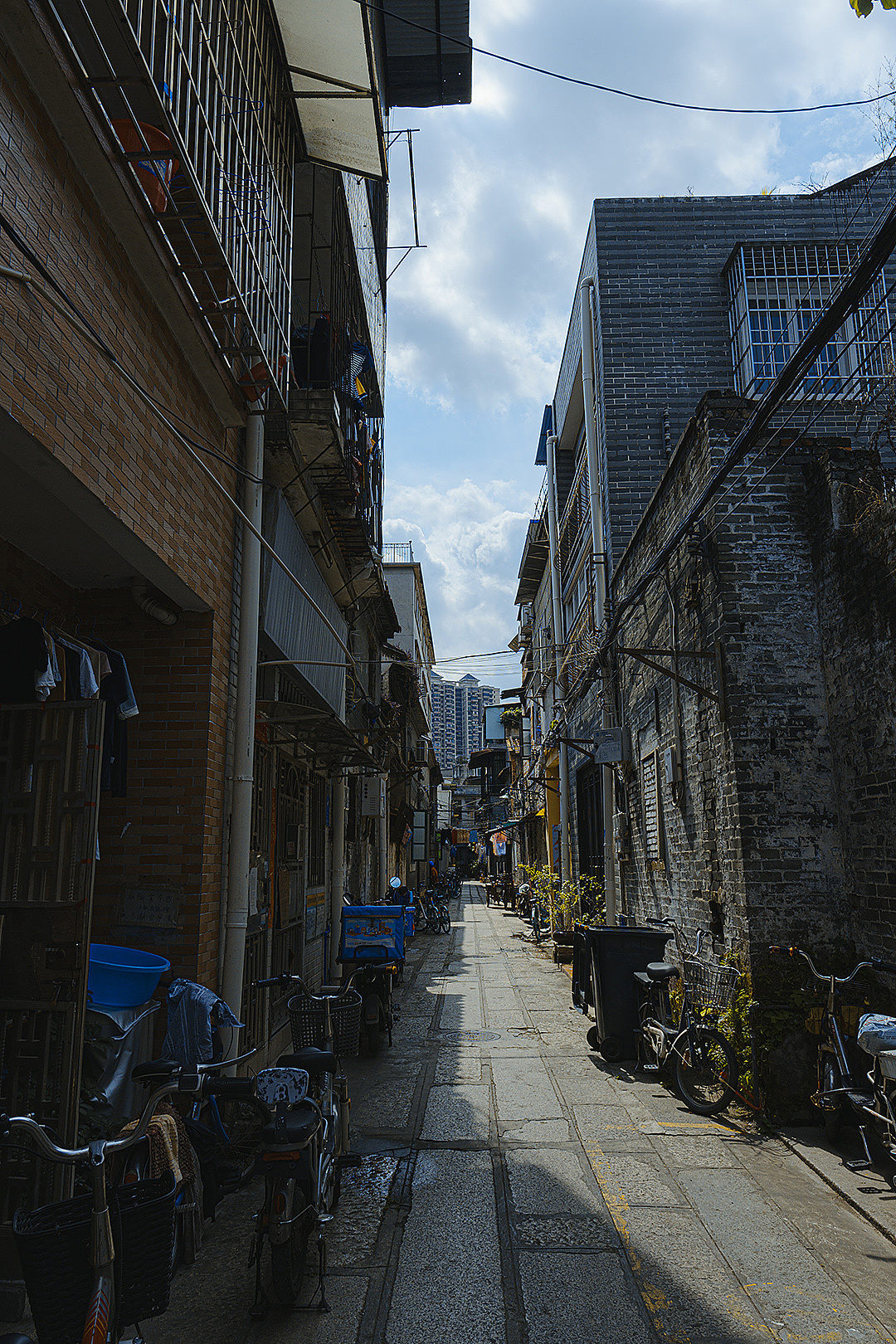 前段时间经过广州同福西,拍到的一些老房子