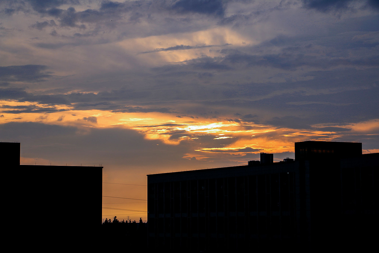 梅雨天的浙传夕阳