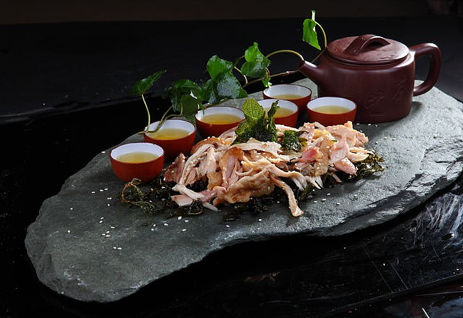 柳州培训脆皮手撕鸡-红松叶-槌牛酾酒POL