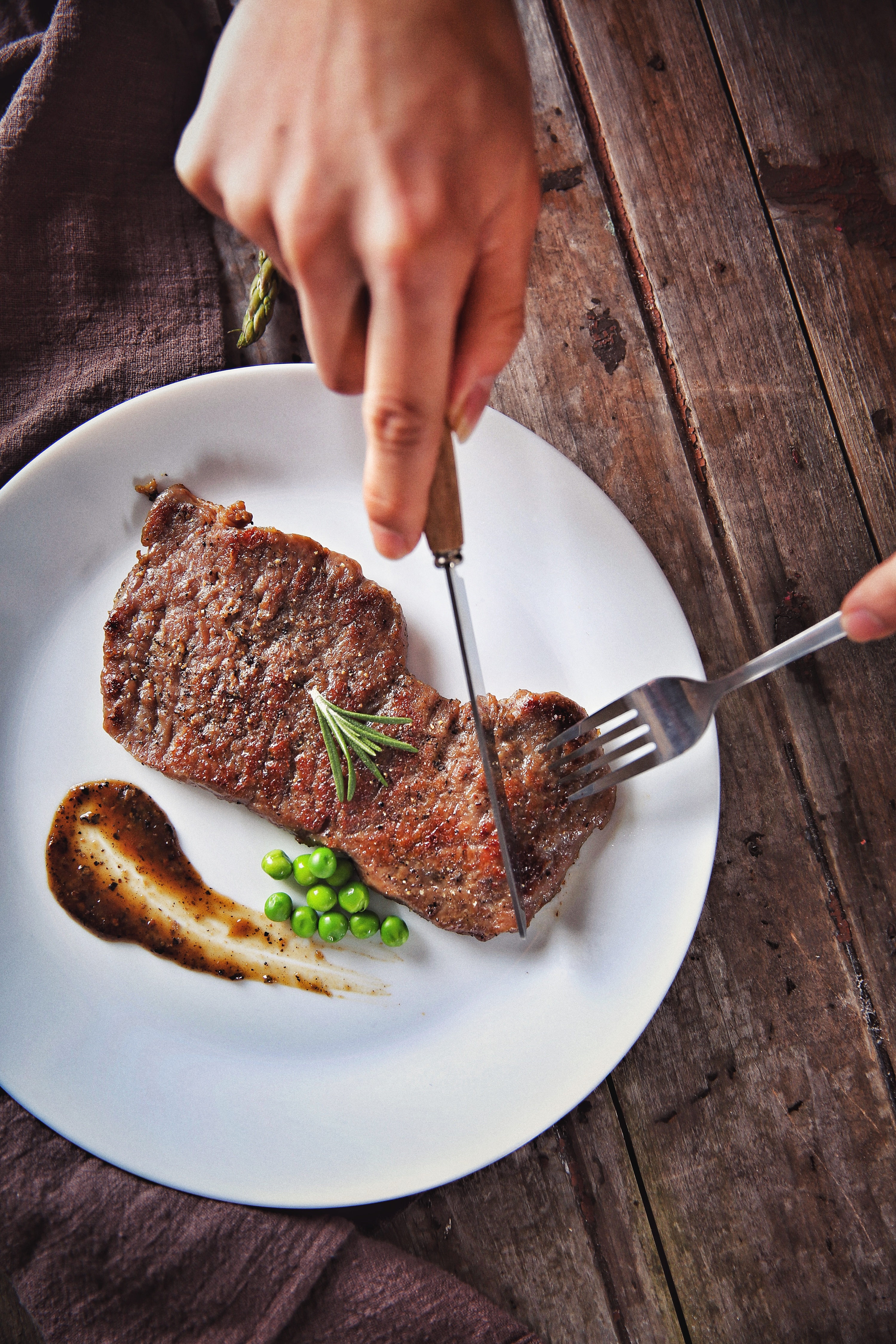 罪过,给贫僧来块牛排!七分熟.