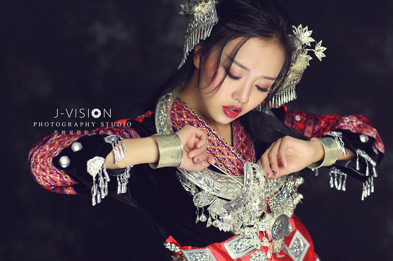 玩转苗服（图ZMTAwNTUwNTAw） - 人像摄影 - 站酷设计师JEGOO原创素材 - 站酷ZCOOL