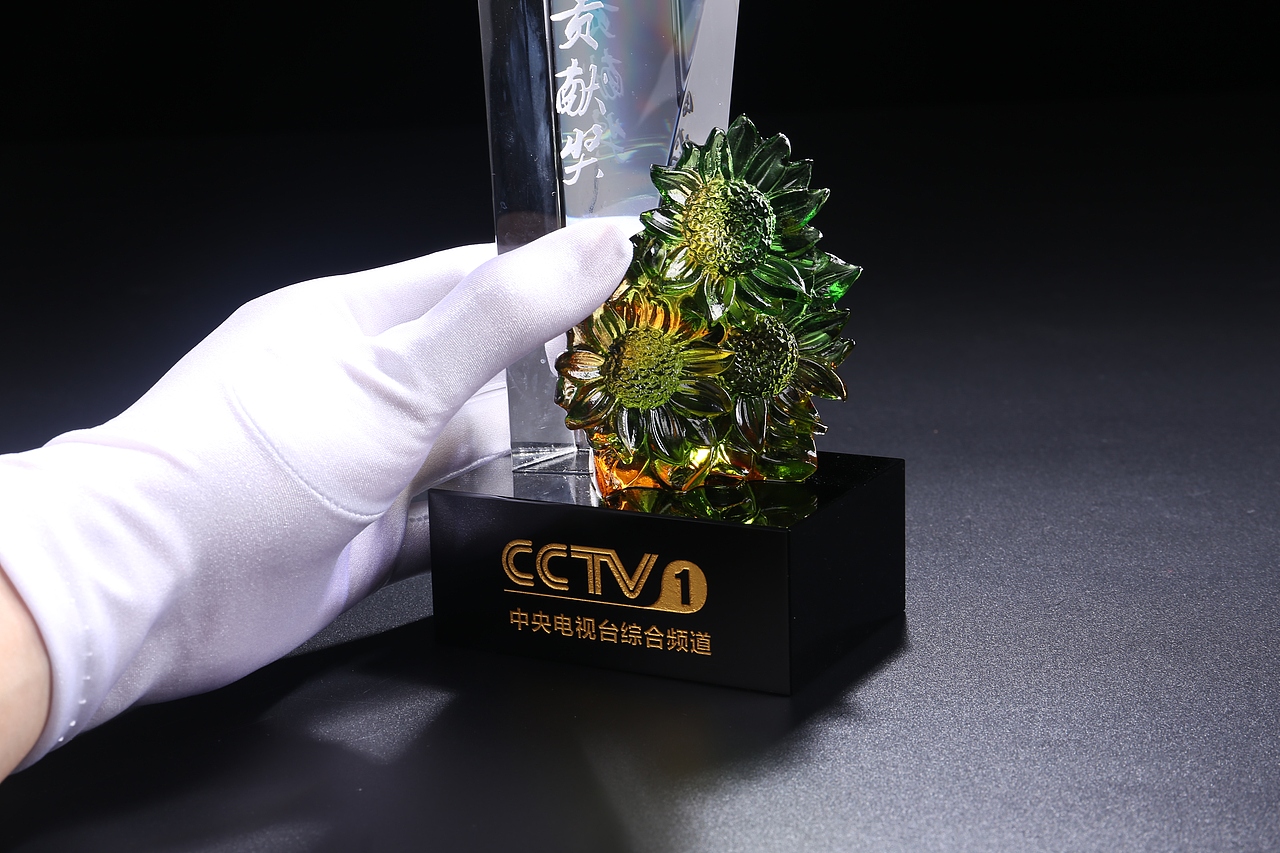 琉璃水晶奖杯拍摄（图ZOTYxODM1ODQ=） - 产品摄影 - 站酷设计师linchunjianlike原创素材 - 站酷ZCOOL