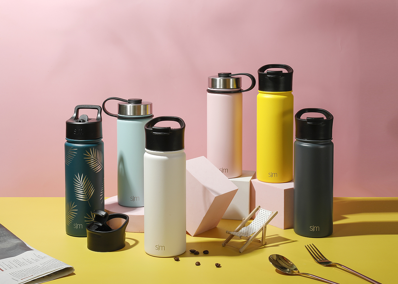 多种颜色的水杯