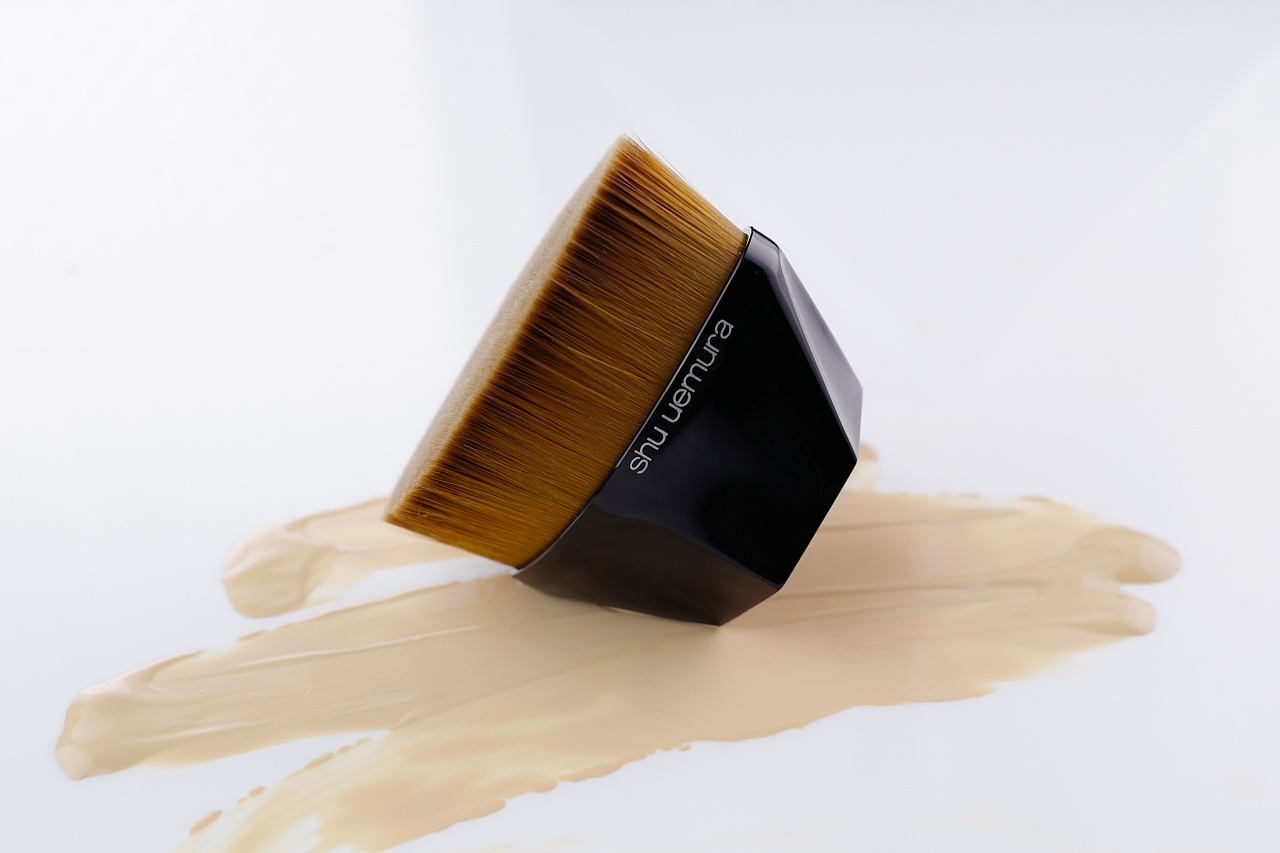 shuuemura 植村秀 花瓣轻肌粉底液55号魔术无痕刷