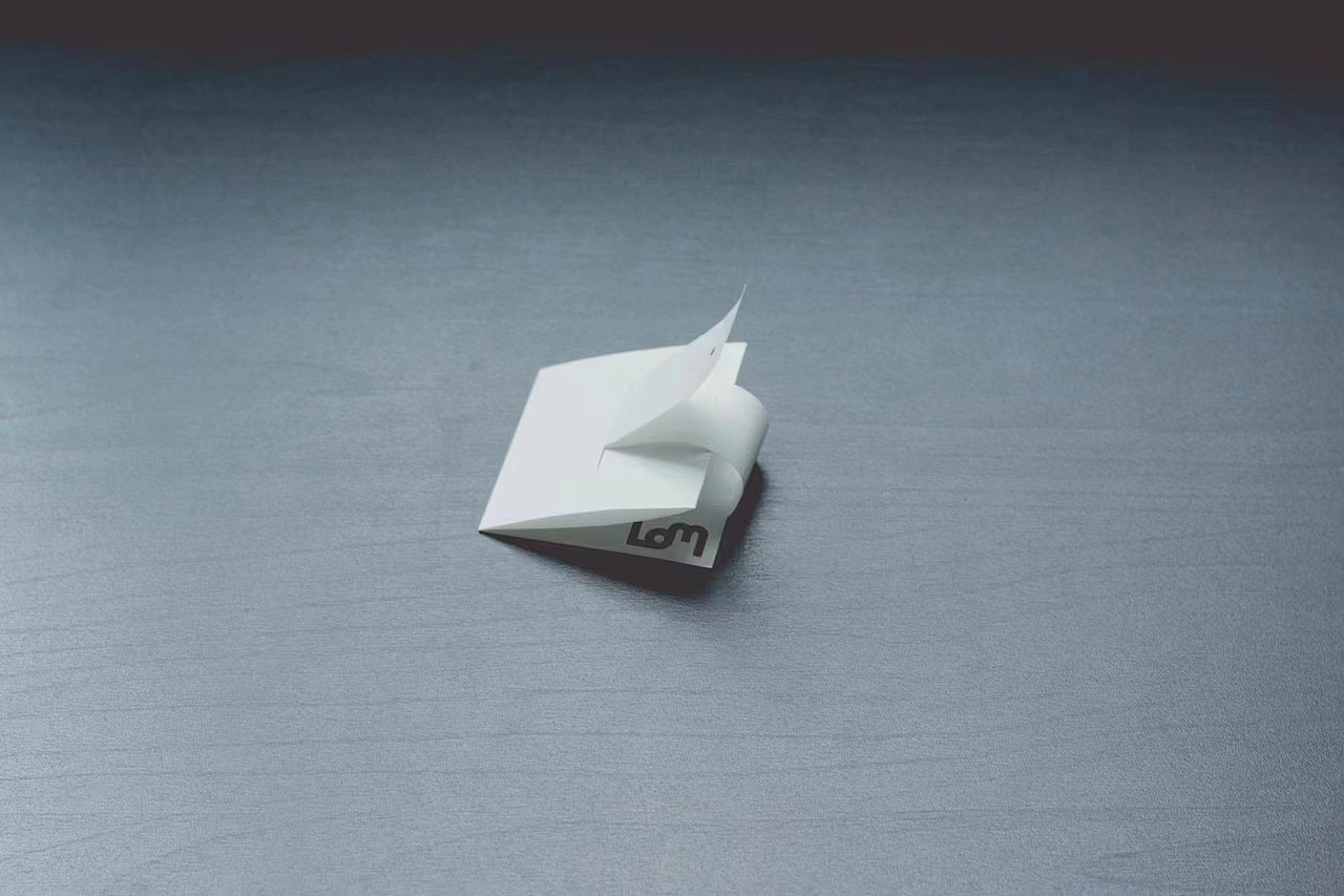 lom工作室自用名片设计