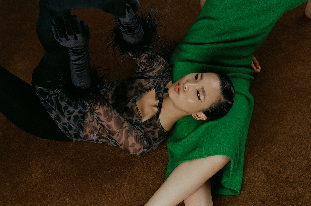 关于“我们”— ABOUT US