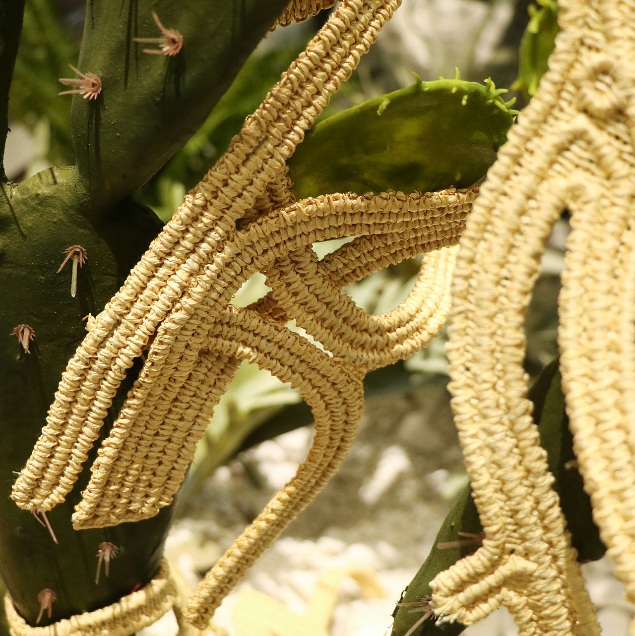 拉菲草-鞋面拍摄（图ZMzQ5Nzg3NTc2） - 产品摄影 - 站酷设计师秋秋qaq原创素材 - 站酷ZCOOL