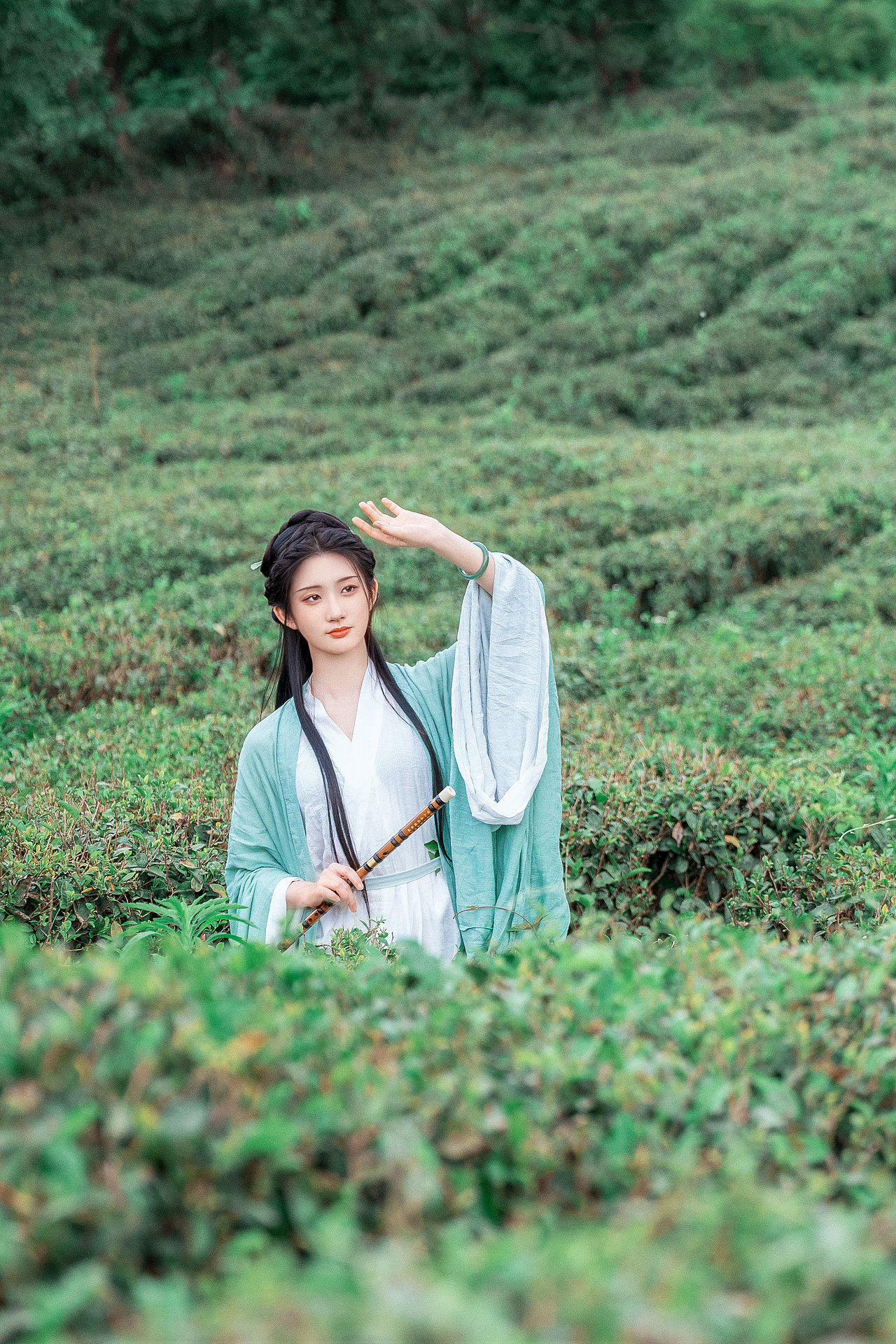 茶园漫步（图ZMzEwMDcyMjcy） - 人像摄影 - 站酷设计师糊涂仙人LEO原创素材 - 站酷ZCOOL