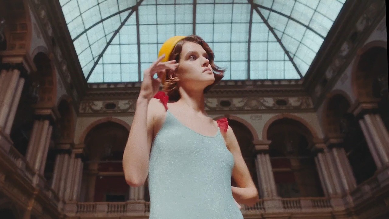 轻奢女装欧洲复古风欧美广告