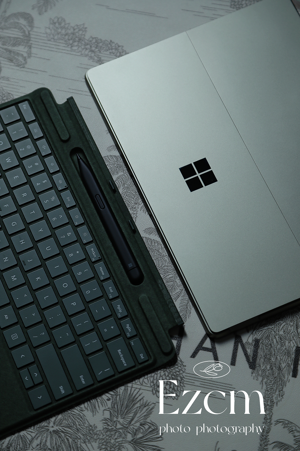 微軟筆記本-小紅書推廣圖（圖ZMzQ0NTU3MjM2） - 產(chǎn)品攝影 - 站酷設(shè)計(jì)師藝卓傳媒原創(chuàng)素材 - 站酷ZCOOL