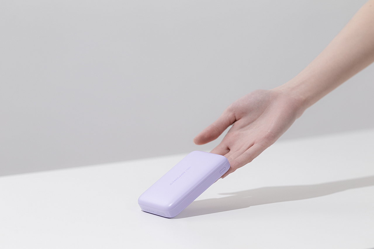 随手拍丨台电MagSafe磁吸充电宝（图ZMzA3MTIyMzY0） - 产品摄影 - 站酷设计师白底图原创素材 - 站酷ZCOOL