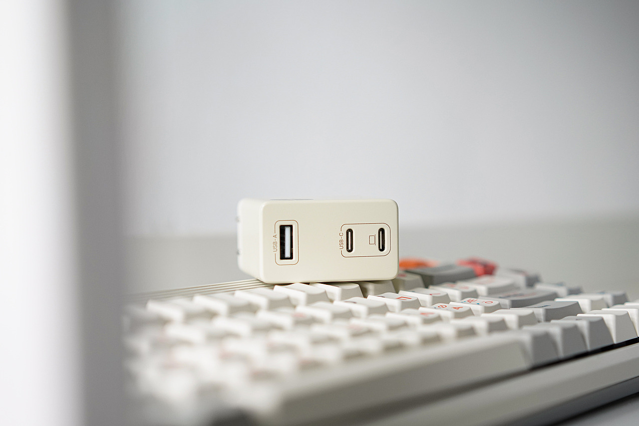 制糖工厂「硬糖65W充电器」