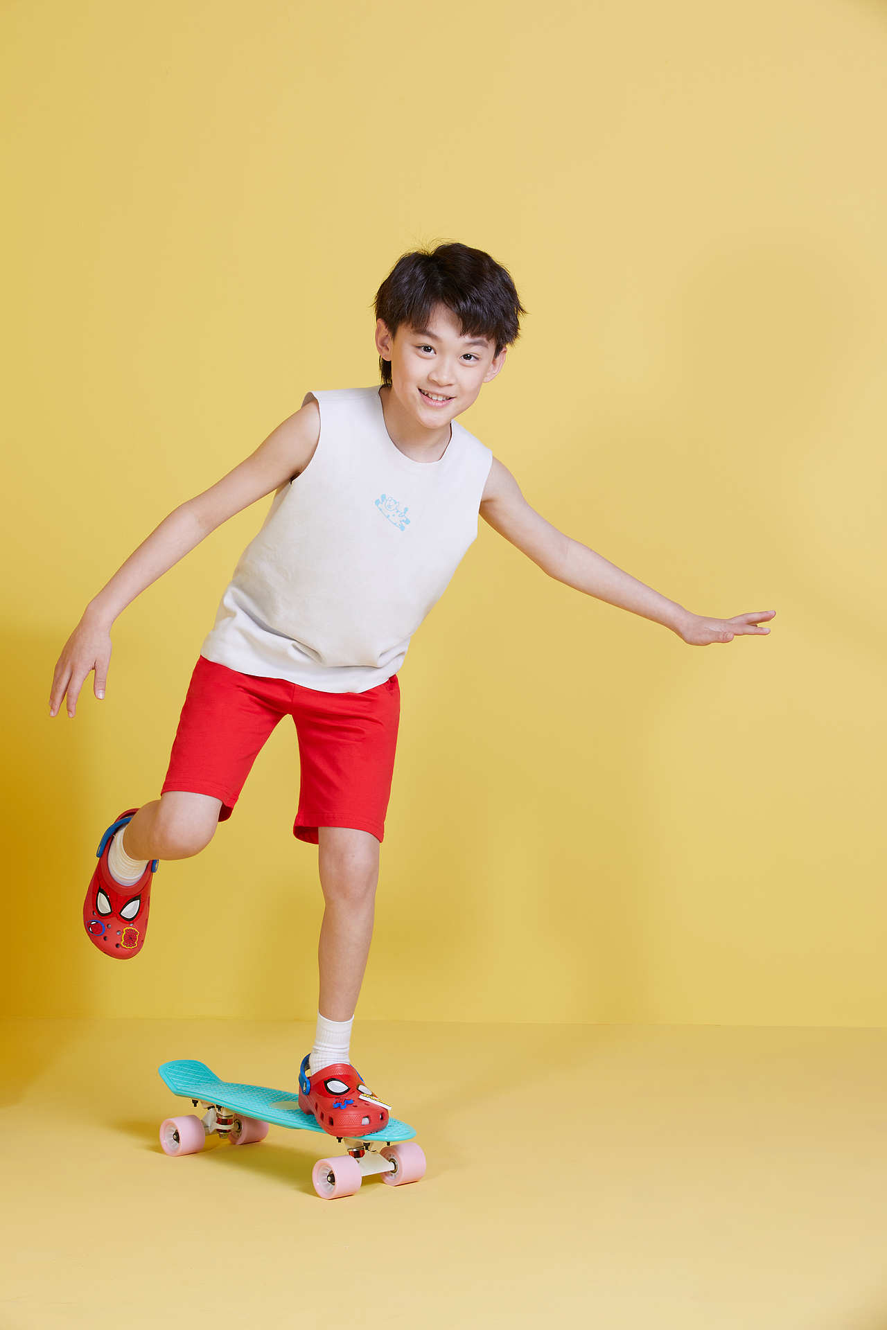 Crocs洞洞鞋（图ZMzQ2ODA5MDcy） - 时尚/艺术摄影 - 站酷设计师李荣凯原创素材 - 站酷ZCOOL