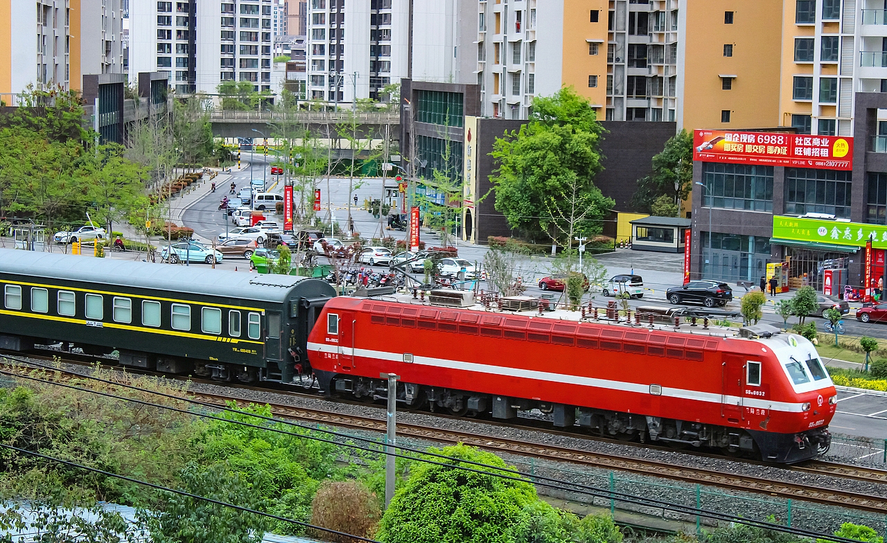 韶山7E型电力机车