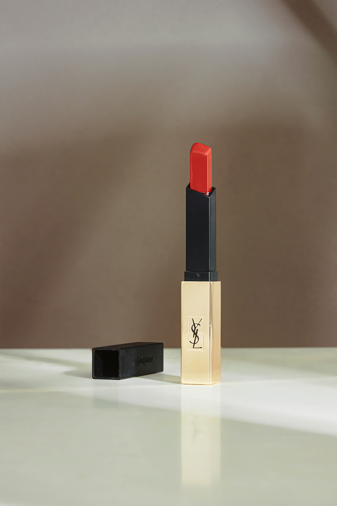 美妆拍摄 | YSL圣罗兰美妆口红 ✖黑白底摄影（图ZMzgwOTcyMTUy） - 产品摄影 - 站酷设计师黑白底工作室原创素材 - 站酷ZCOOL
