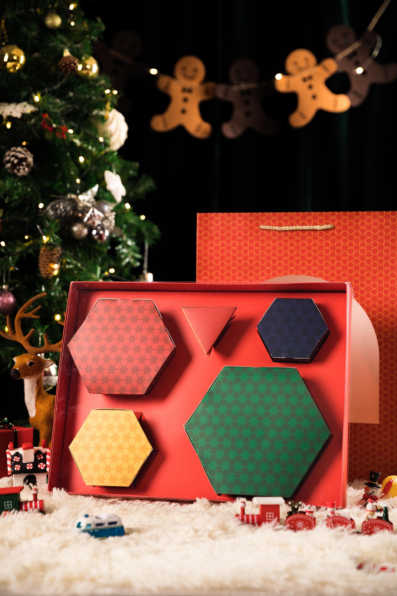 圣诞礼盒（图ZMjMxODYwODI0） - 包装 - 站酷设计师一份奶盖两份糖原创素材 - 站酷ZCOOL