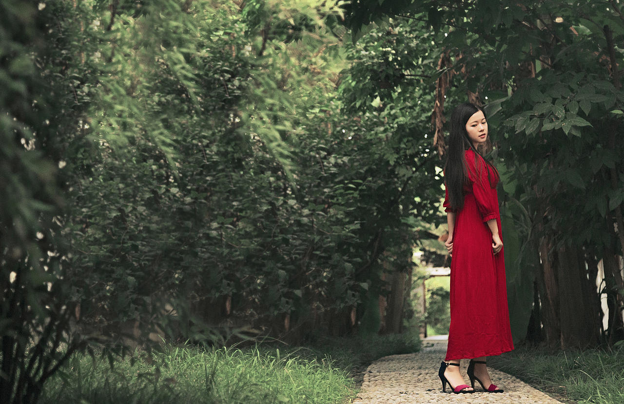 红色姑娘（图ZODkzMDExNzI=） - 人像摄影 - 站酷设计师芮梓源原创素材 - 站酷ZCOOL