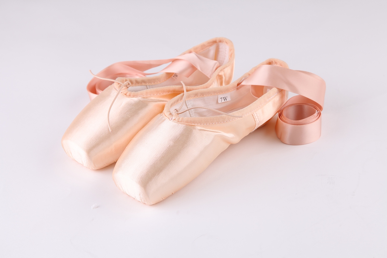 舞蹈鞋13（图ZOTg2Nzk4MjQ=） - 产品摄影 - 站酷设计师常思己过1992原创素材 - 站酷ZCOOL