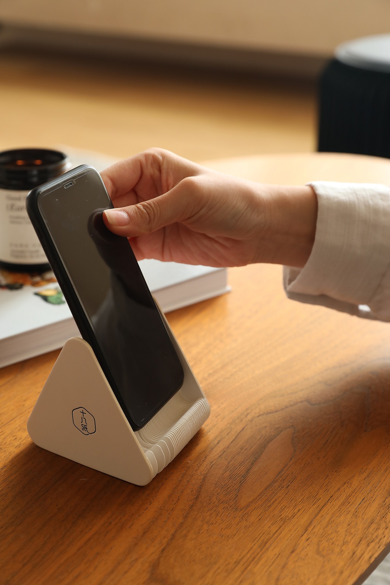 十八纸——胶囊手机支架（图ZMjYyNzg4NDE2） - 生活用品 - 站酷设计师十八纸风琴纸家具原创素材 - 站酷ZCOOL