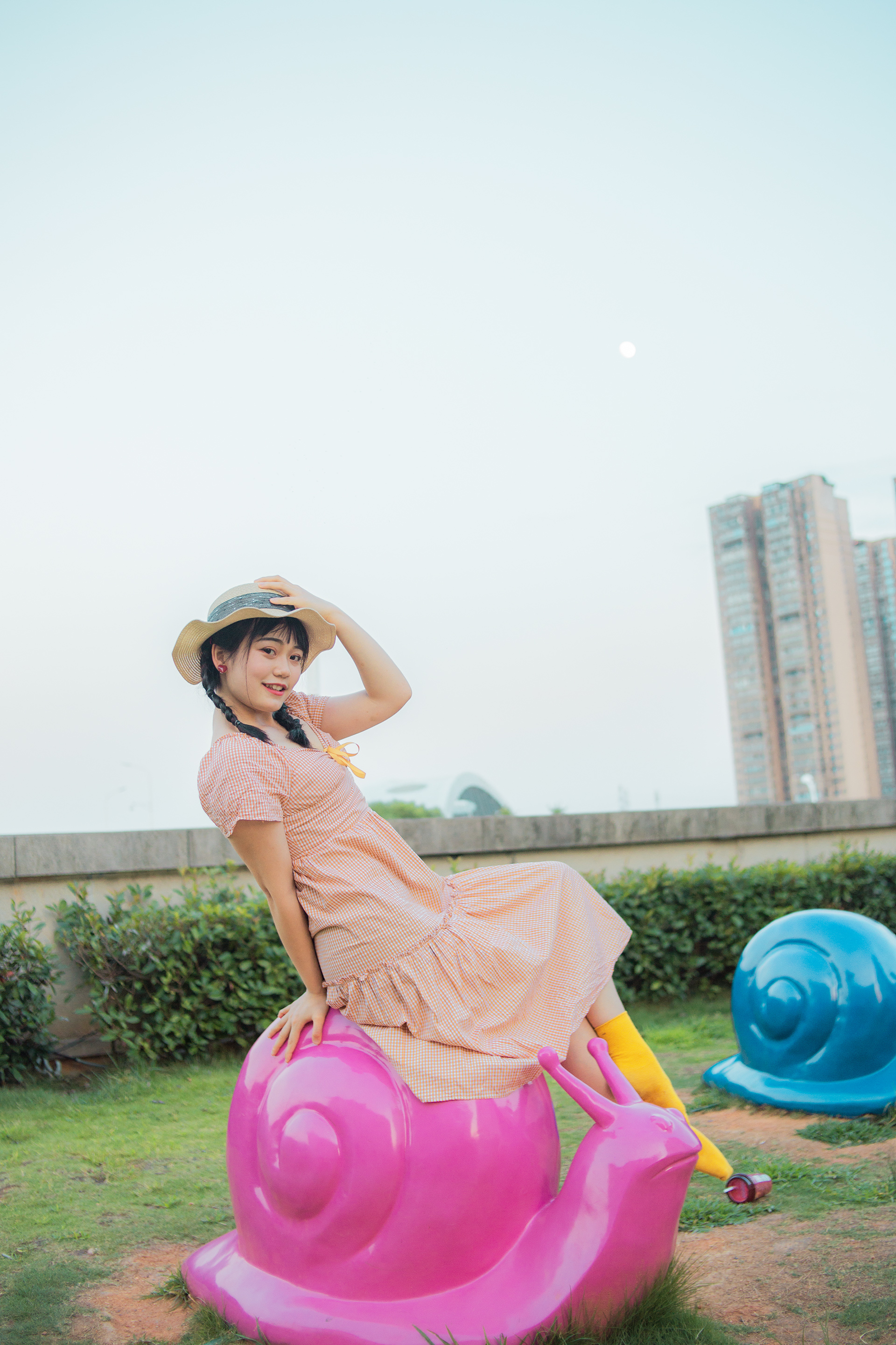 阳光可爱的小妹子