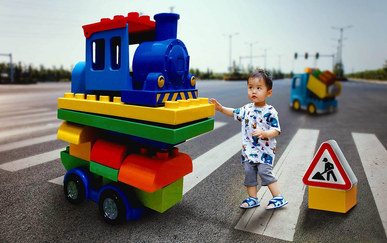 小赟和他的乐高移动城堡！（图ZMTI5MzI5MDUy） - 修图/后期 - 站酷设计师卓懋卿原创素材 - 站酷ZCOOL