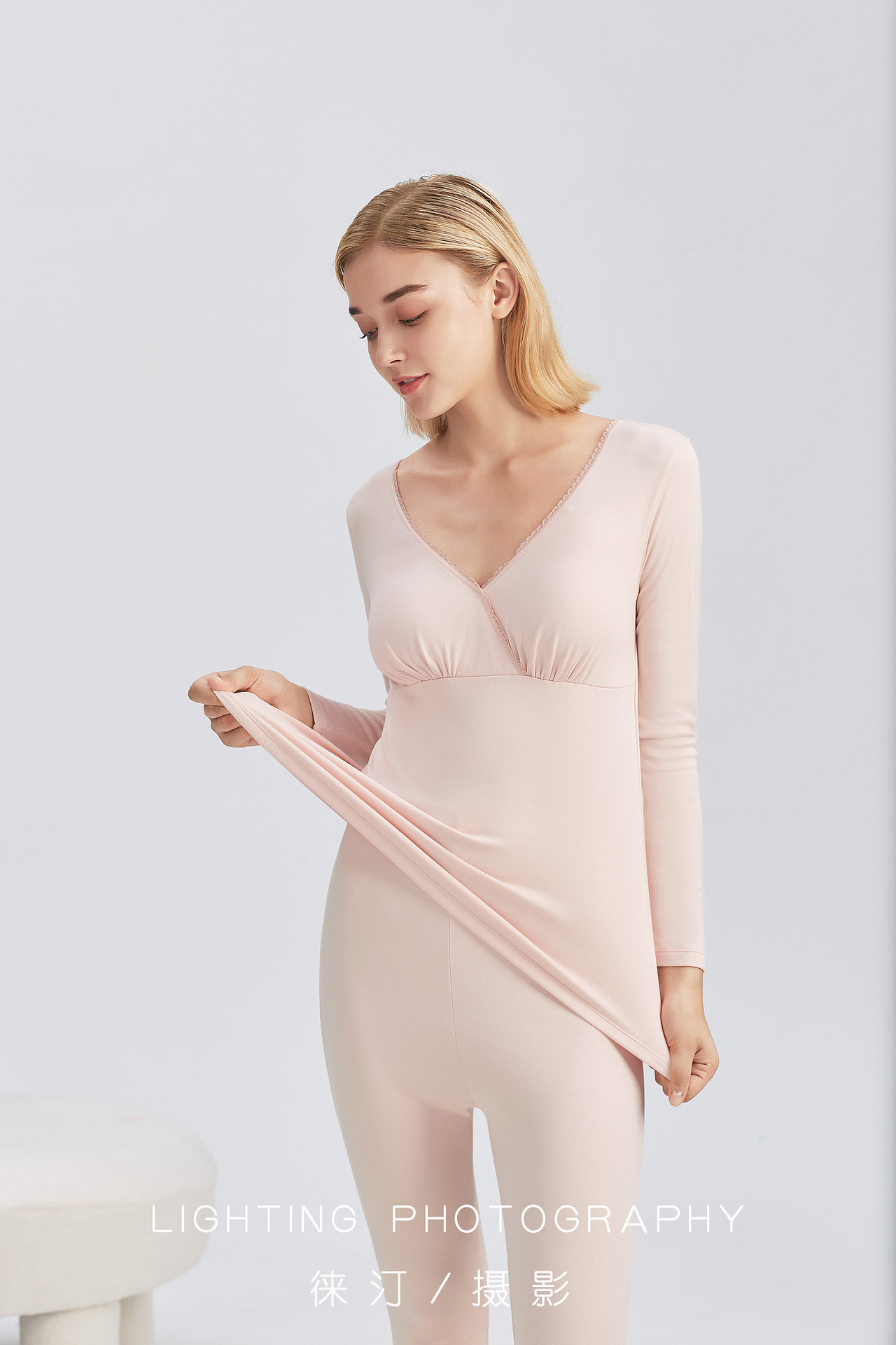 孕妇装摄影，家居服拍摄，打底裤摄影，舒适感图片（图ZMzIwNjE3MzYw） - 人像摄影 - 站酷设计师徕汀服装摄影原创素材 - 站酷ZCOOL