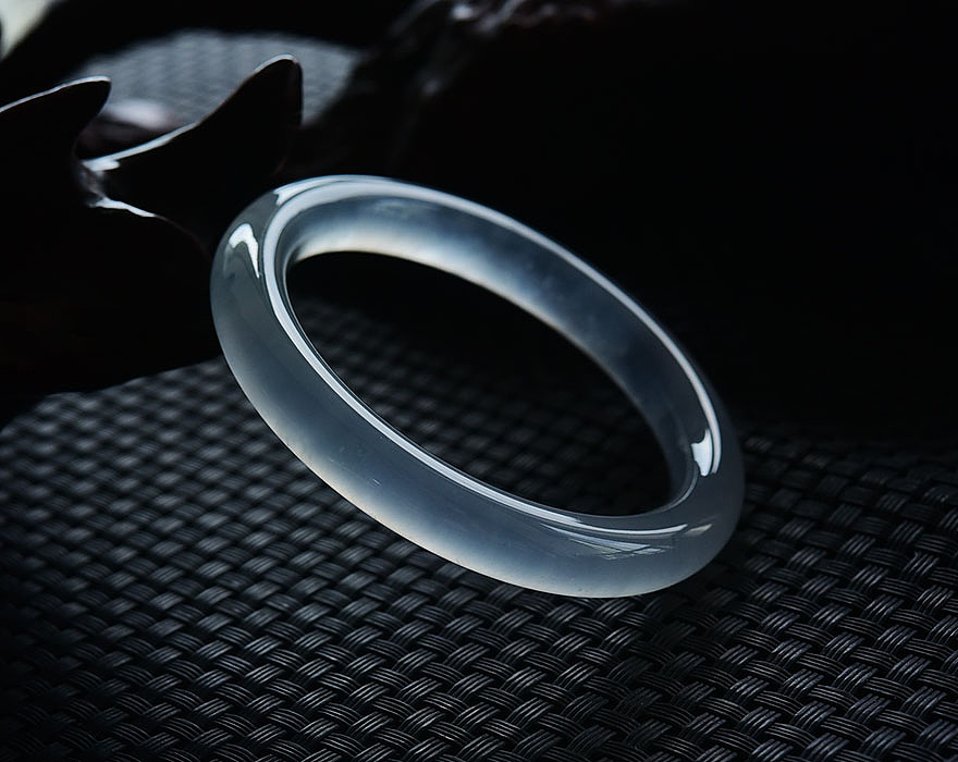 玻璃种翡翠手镯