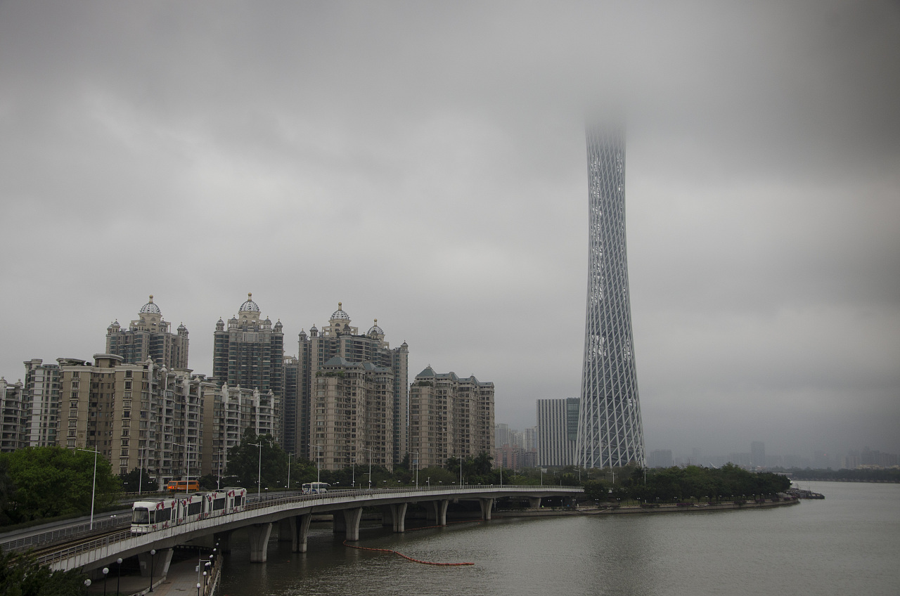 下着雨的广州