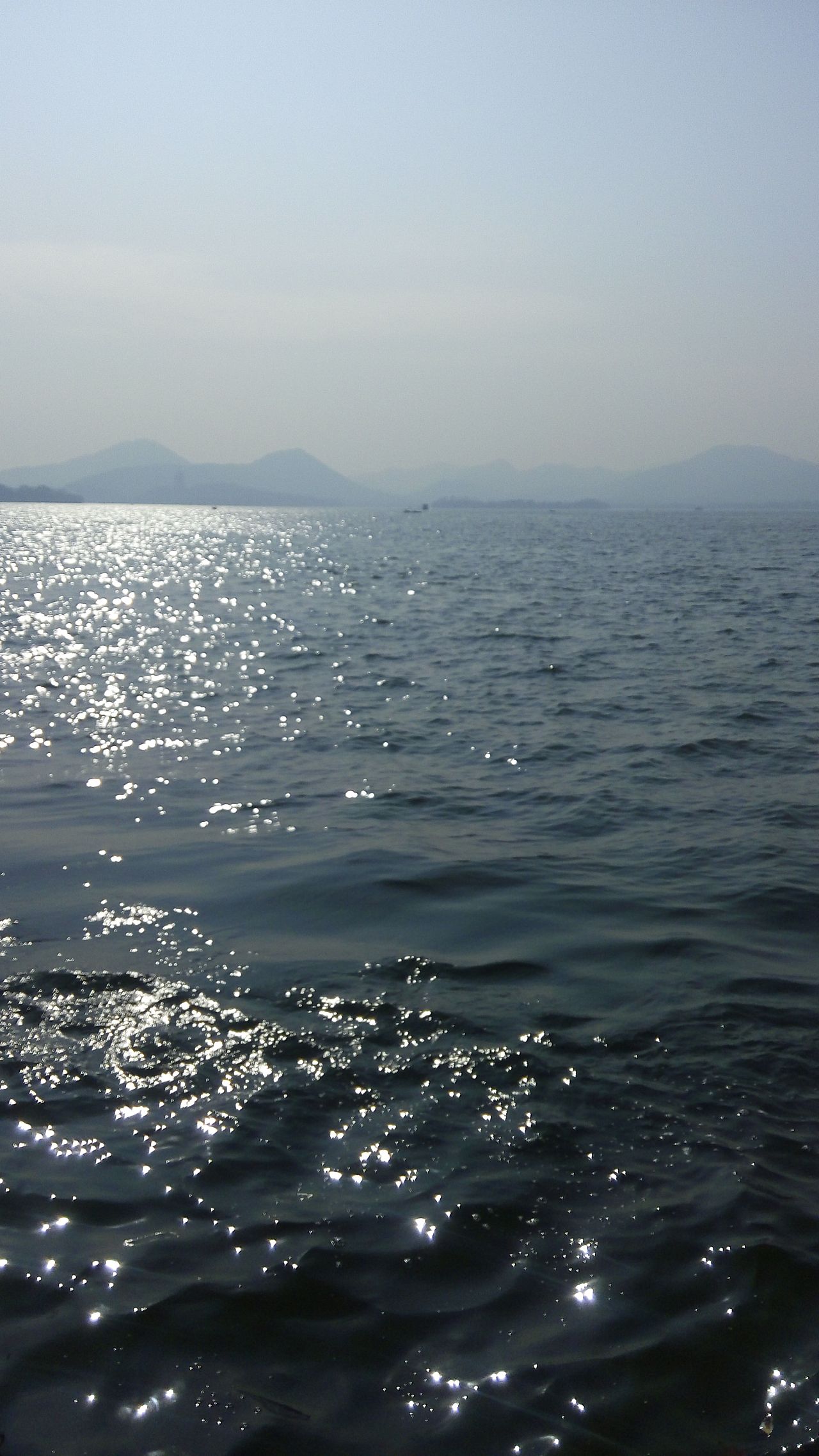 湖面|摄影|产品摄影|彦伟设计 - 原创作品 - 站酷 (zcool)