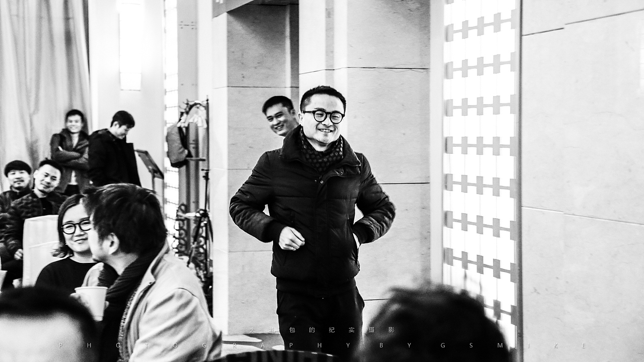 “嘻嘻大王派我来颁奖”