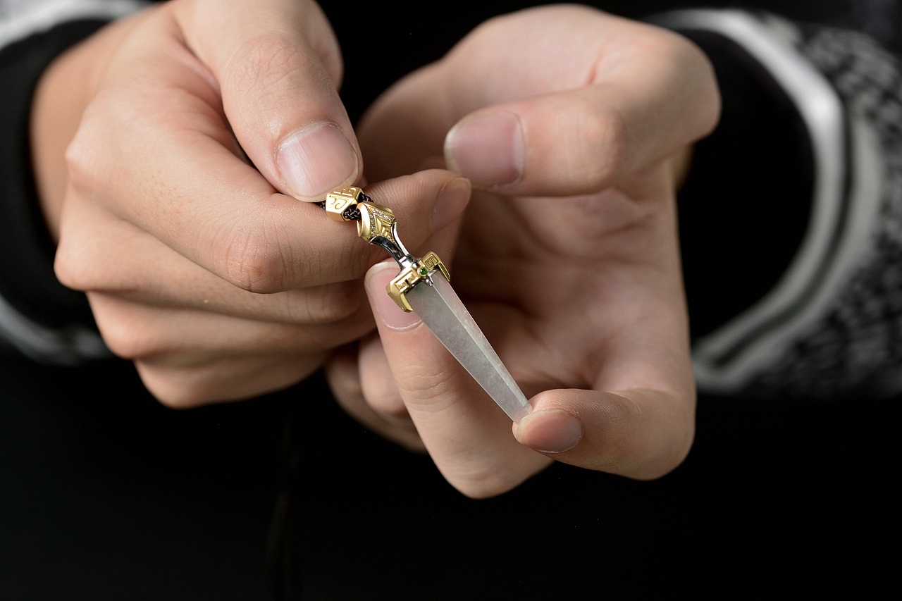 设计师作品|泰尔剑翡翠吊坠