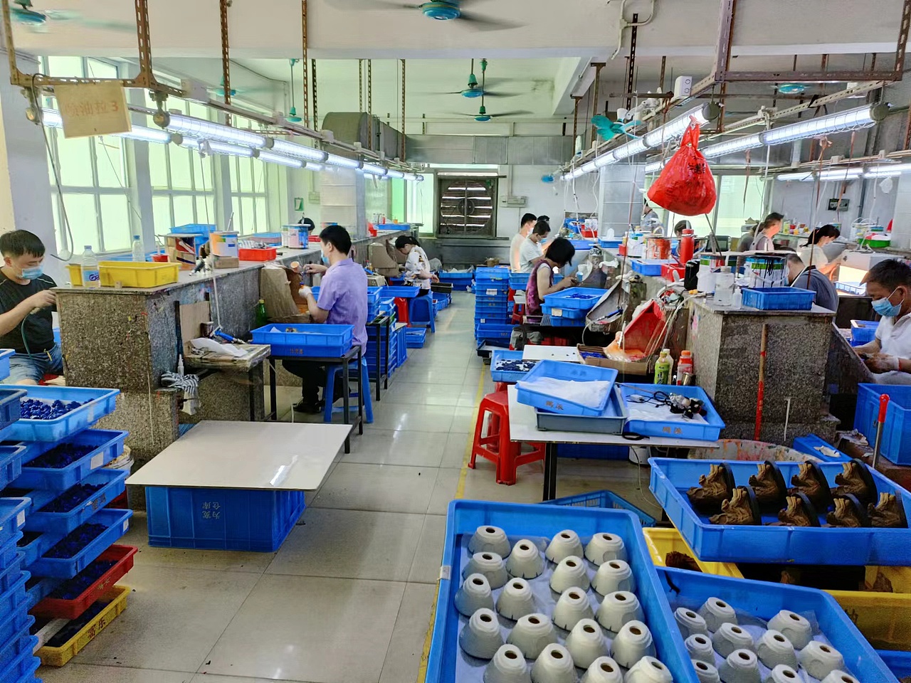 潮玩手办工厂,专业定制树脂/pvc注塑潮玩盲盒手办